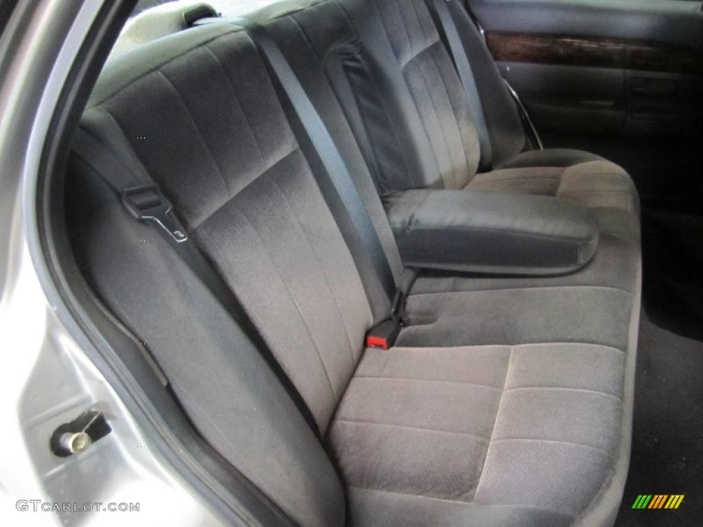 2004 Grand Marquis GS - Silver Birch Metallic / Dark Charcoal photo #17