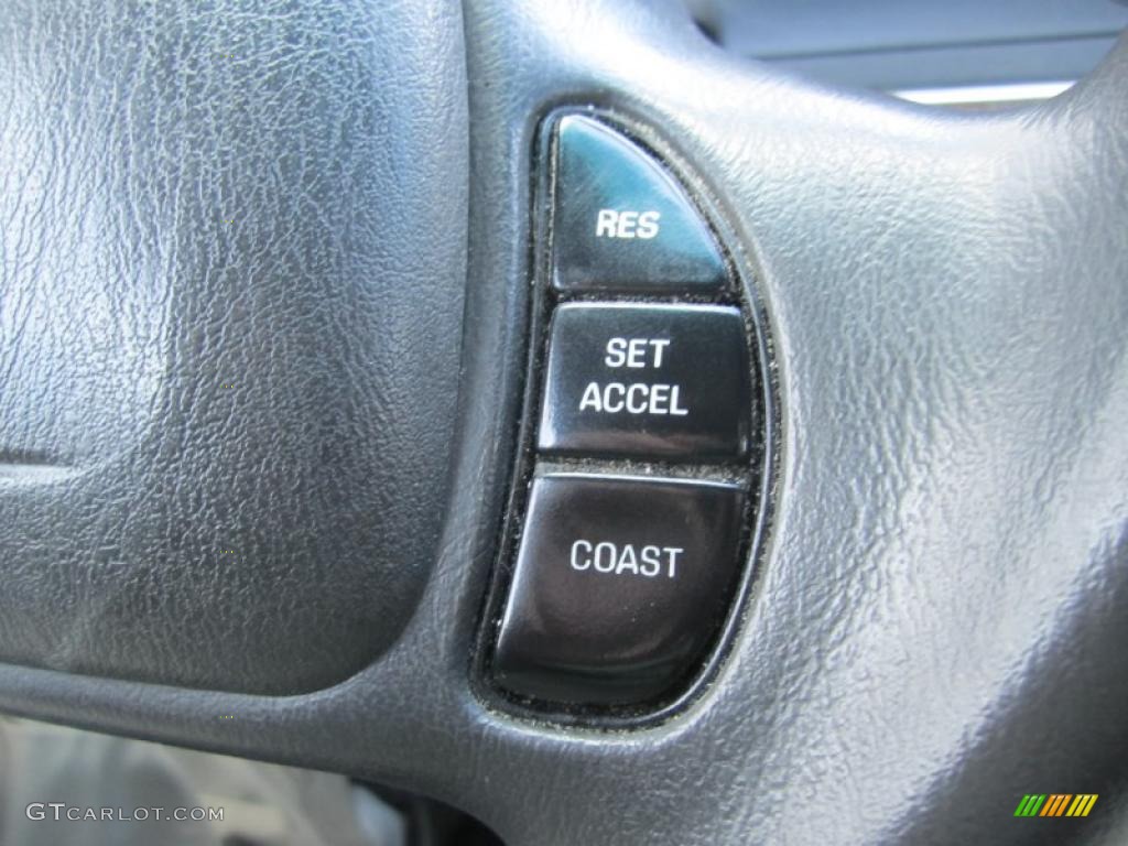 2004 Grand Marquis GS - Silver Birch Metallic / Dark Charcoal photo #27