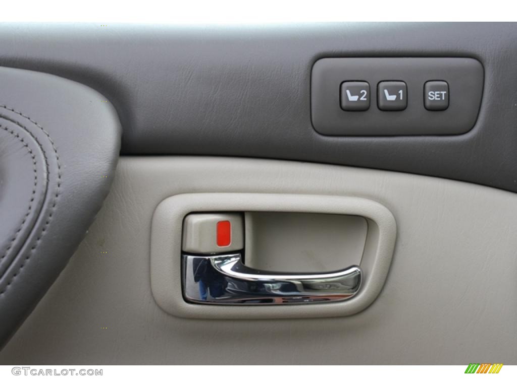 2004 Lexus LX 470 Controls Photo #41539084