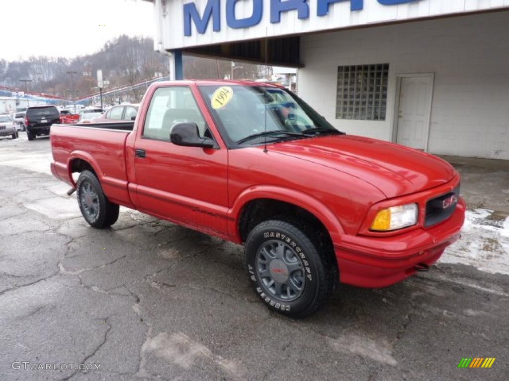 1994 Sonoma SLS Extended Cab 4x4 - Bright Red / Graphite photo #2