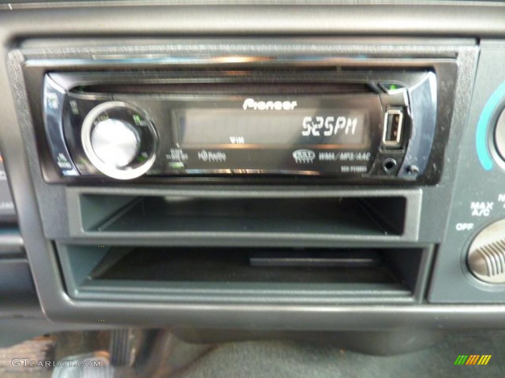 1994 Sonoma SLS Extended Cab 4x4 - Bright Red / Graphite photo #21