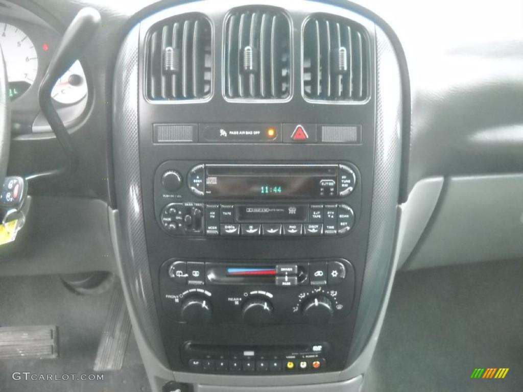 2005 Dodge Grand Caravan SXT Controls Photo #41542064