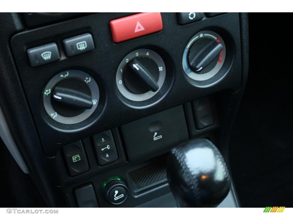 2002 Land Rover Freelander S Controls Photos