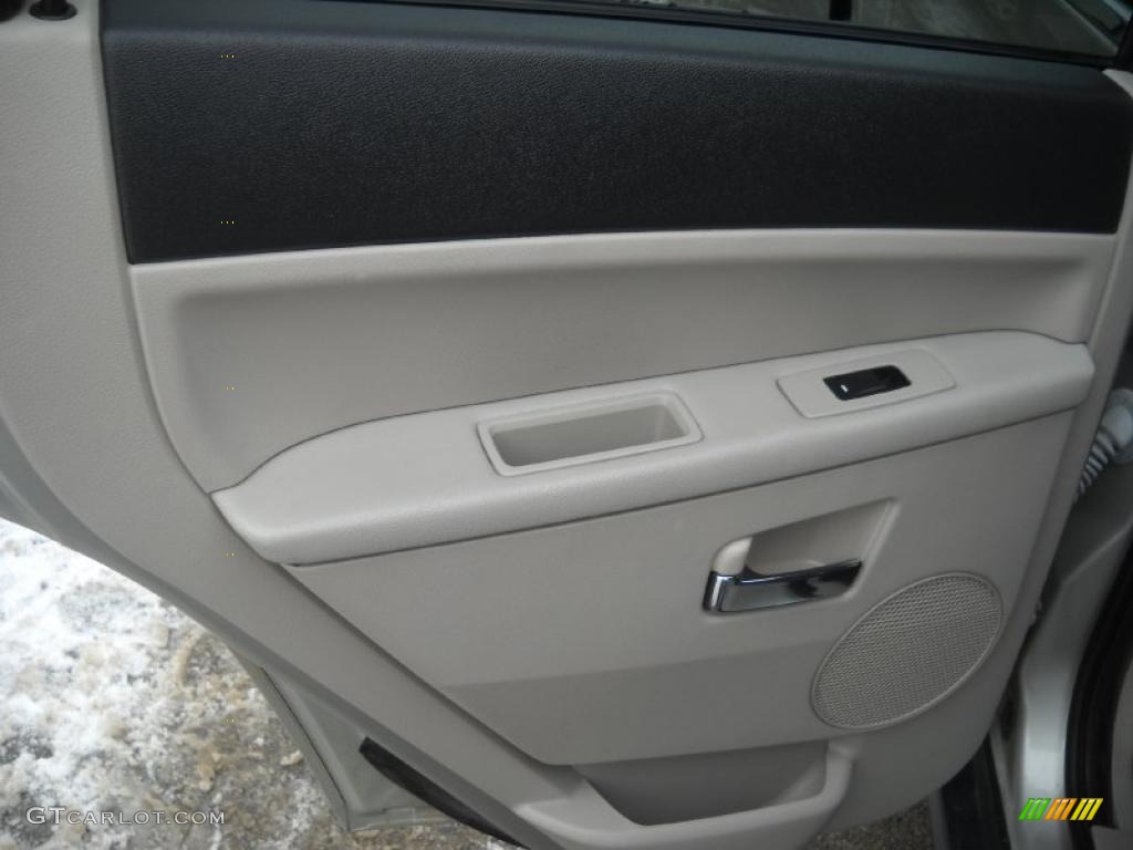 2008 Grand Cherokee Limited 4x4 - Bright Silver Metallic / Dark Khaki/Light Graystone photo #10