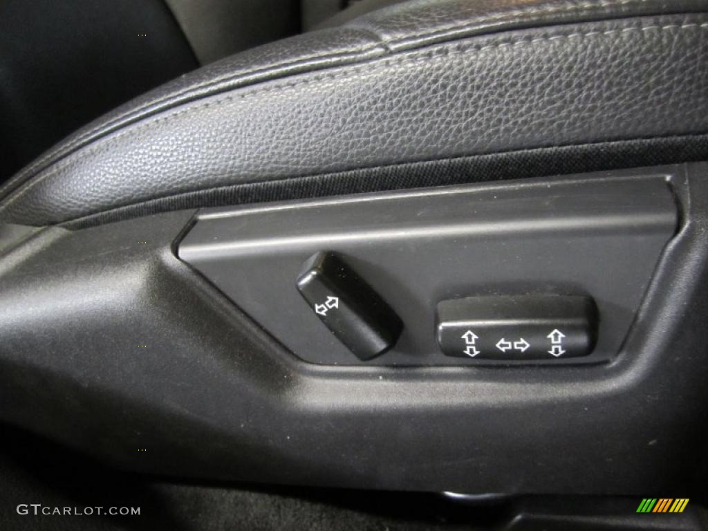 2007 Volvo S60 2.5T AWD Controls Photo #41543672
