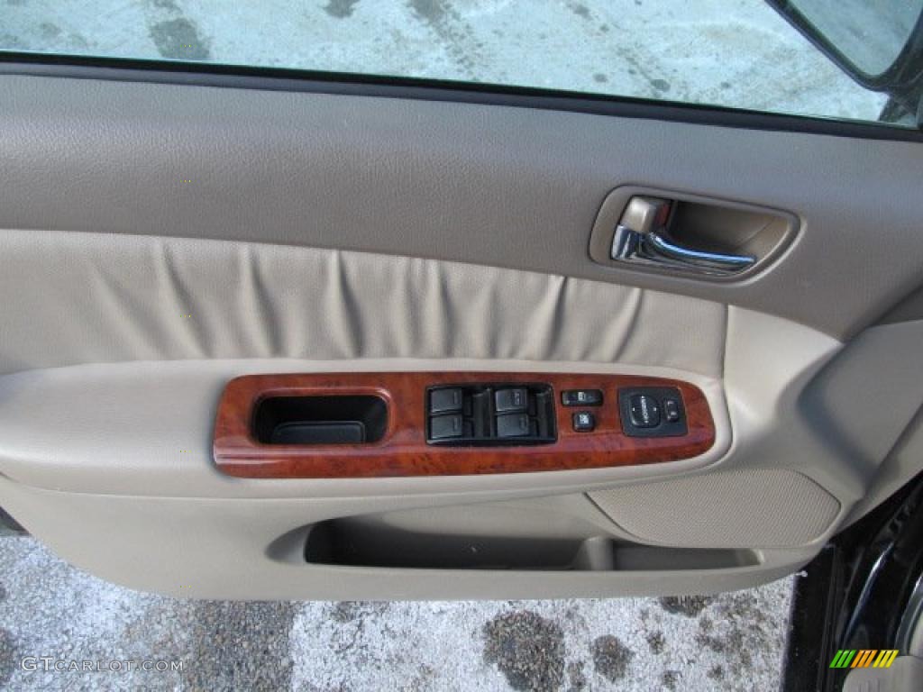 2003 Camry XLE - Black / Taupe photo #10
