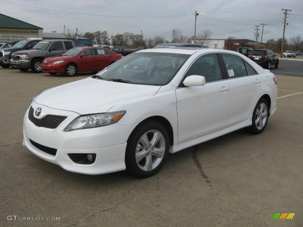 2011 white toyota camry le #4