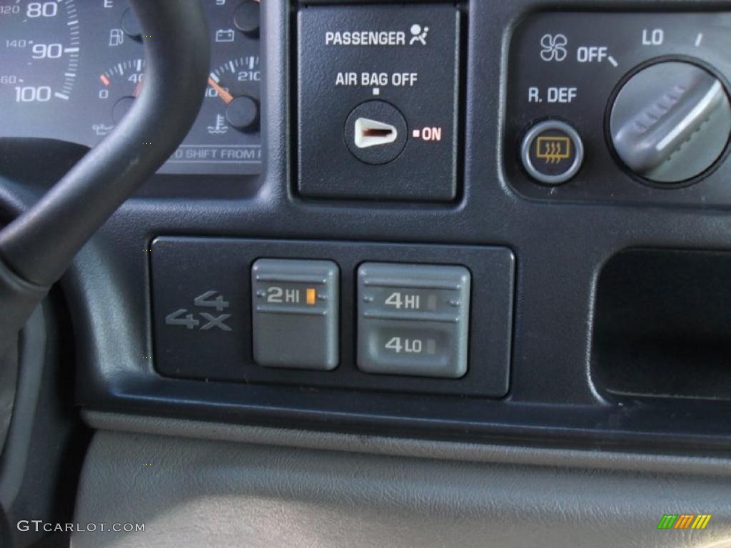 1998 Chevrolet C/K K1500 Extended Cab 4x4 Controls Photo #41550154