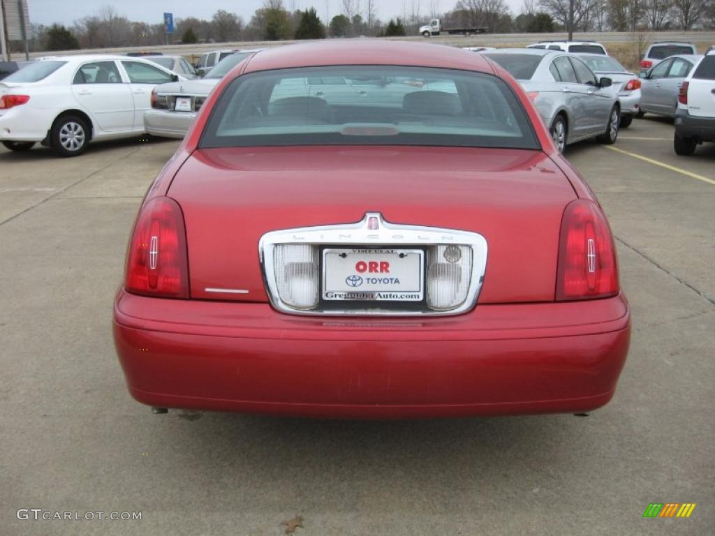 1998 Town Car Signature - Toreador Red Metallic / Light Graphite photo #6