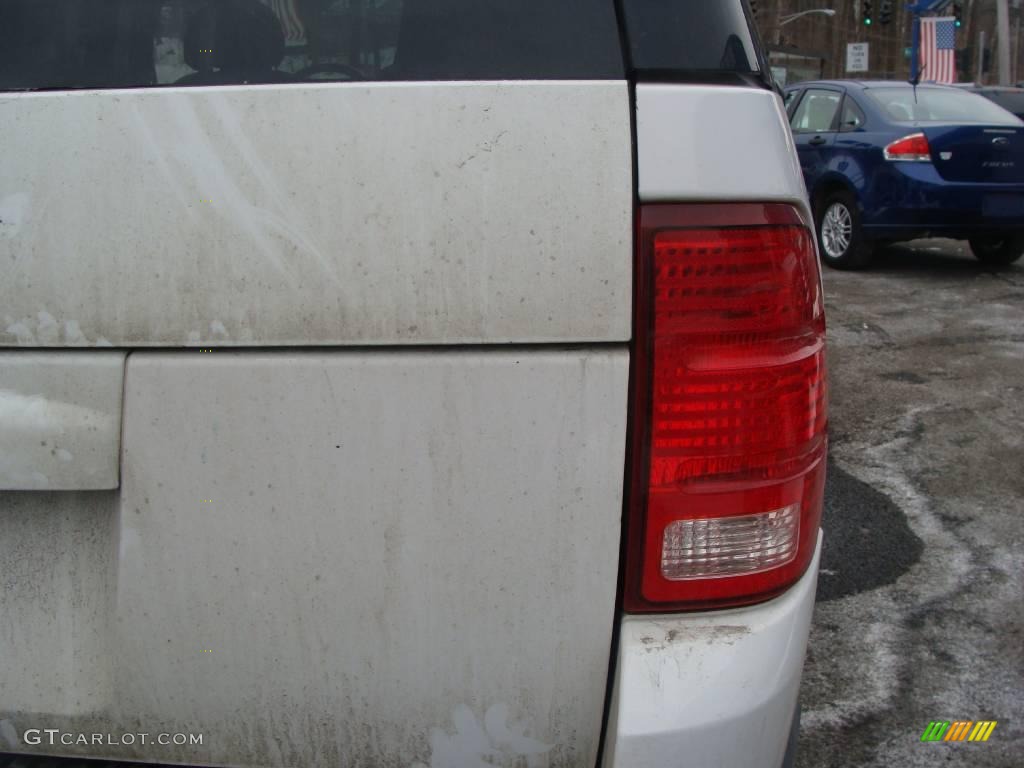 2003 Explorer XLT 4x4 - Oxford White / Graphite Grey photo #12