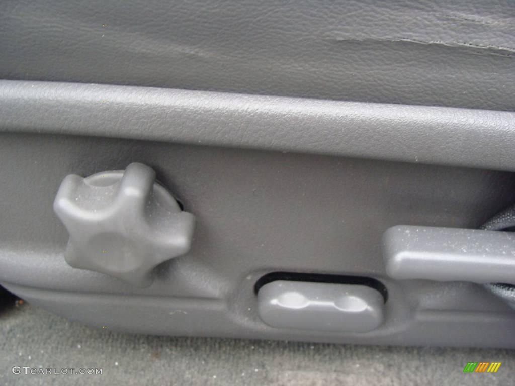 2003 Explorer XLT 4x4 - Oxford White / Graphite Grey photo #19