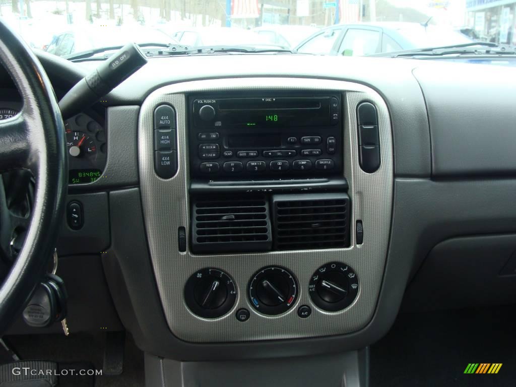 2003 Explorer XLT 4x4 - Oxford White / Graphite Grey photo #23