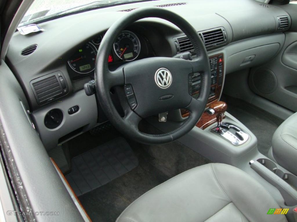 Gray Interior 2001 Volkswagen Passat GLX Sedan Photo #41555510