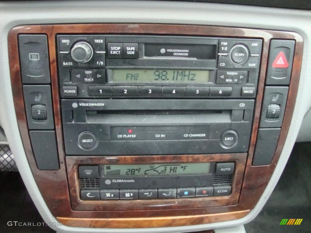 2001 Volkswagen Passat GLX Sedan Controls Photo #41555990