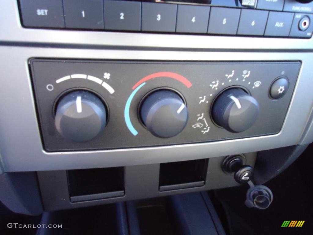 2008 Dodge Dakota TRX Crew Cab Controls Photo #41556250