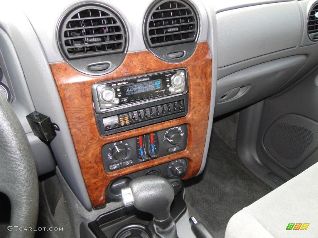 2005 Isuzu Ascender S Controls Photos