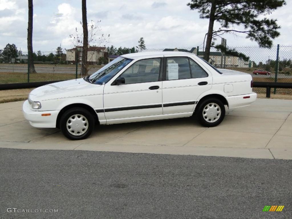 1994 Sentra XE Sedan - Glacier White / Blue photo #9