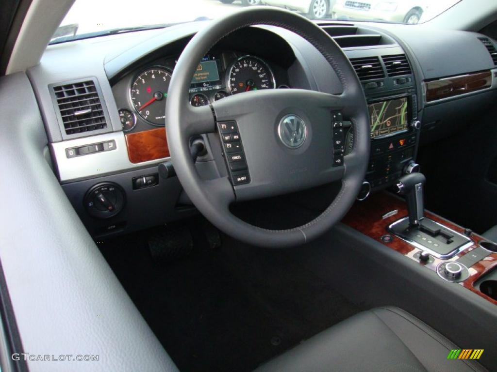Anthracite Interior 2010 Volkswagen Touareg VR6 FSI 4XMotion Photo #41560423
