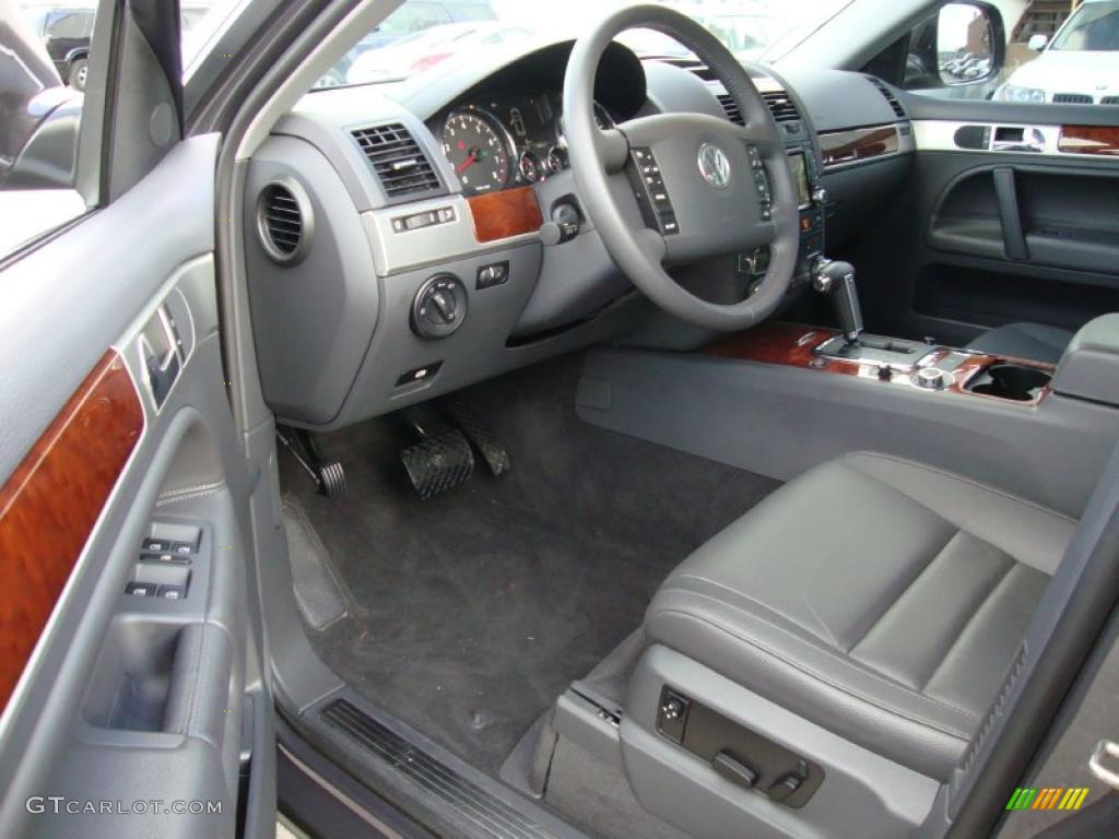 Anthracite Interior 2010 Volkswagen Touareg VR6 FSI 4XMotion Photo #41560439