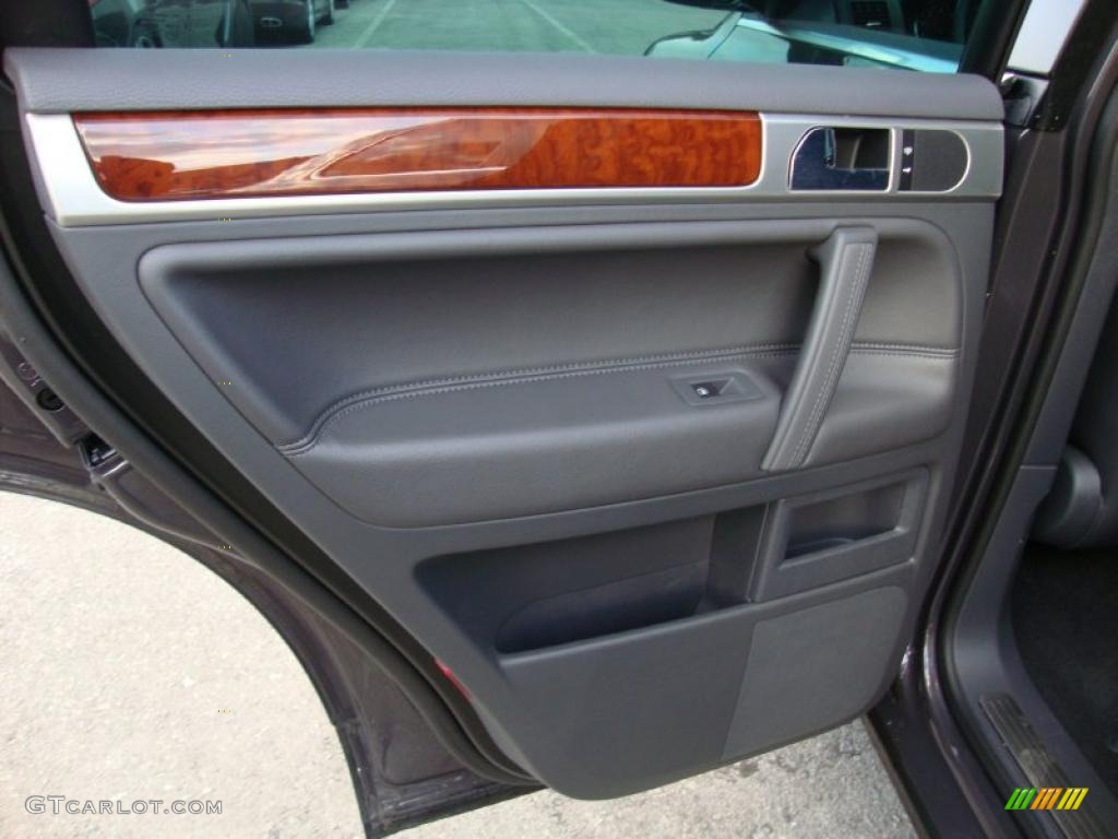 2010 Volkswagen Touareg VR6 FSI 4XMotion Door Panel Photos