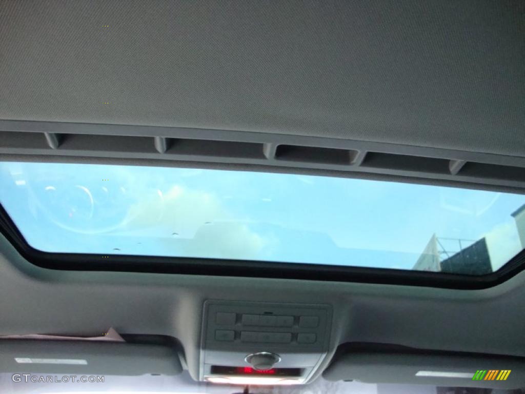 2010 Volkswagen Touareg VR6 FSI 4XMotion Sunroof Photos