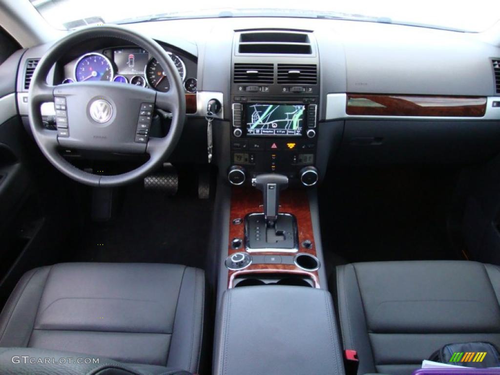 2010 Volkswagen Touareg VR6 FSI 4XMotion Anthracite Dashboard Photo #41560691