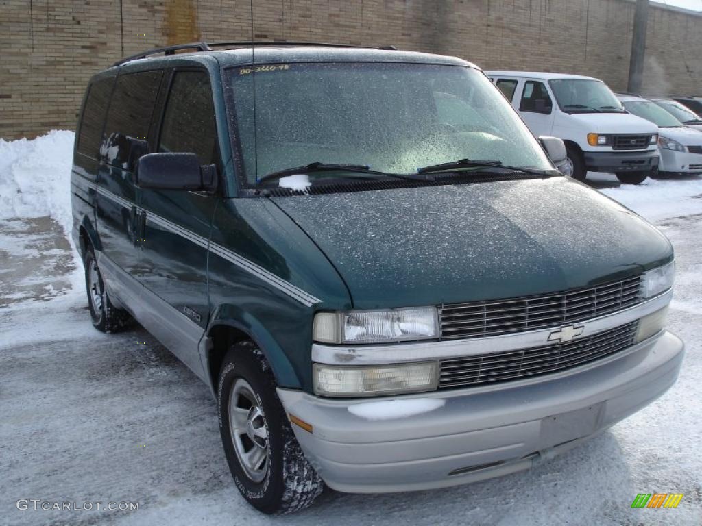 2000 Astro LS Passenger Van - Dark Forest Green Metallic / Medium Gray photo #1