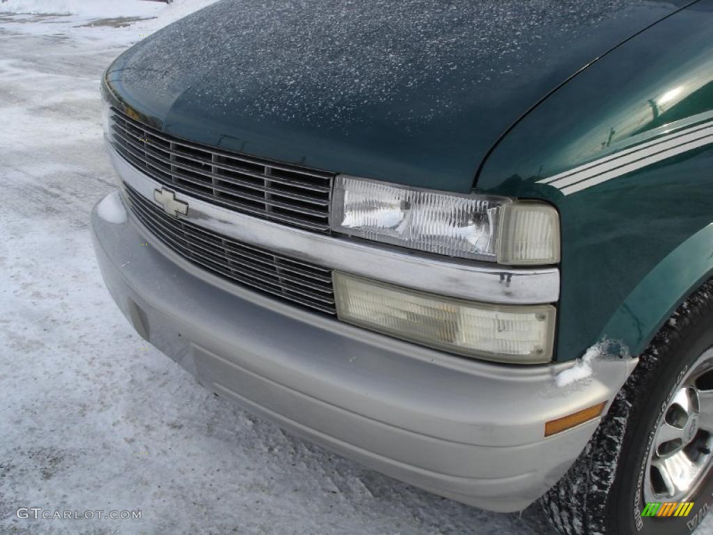 2000 Astro LS Passenger Van - Dark Forest Green Metallic / Medium Gray photo #4