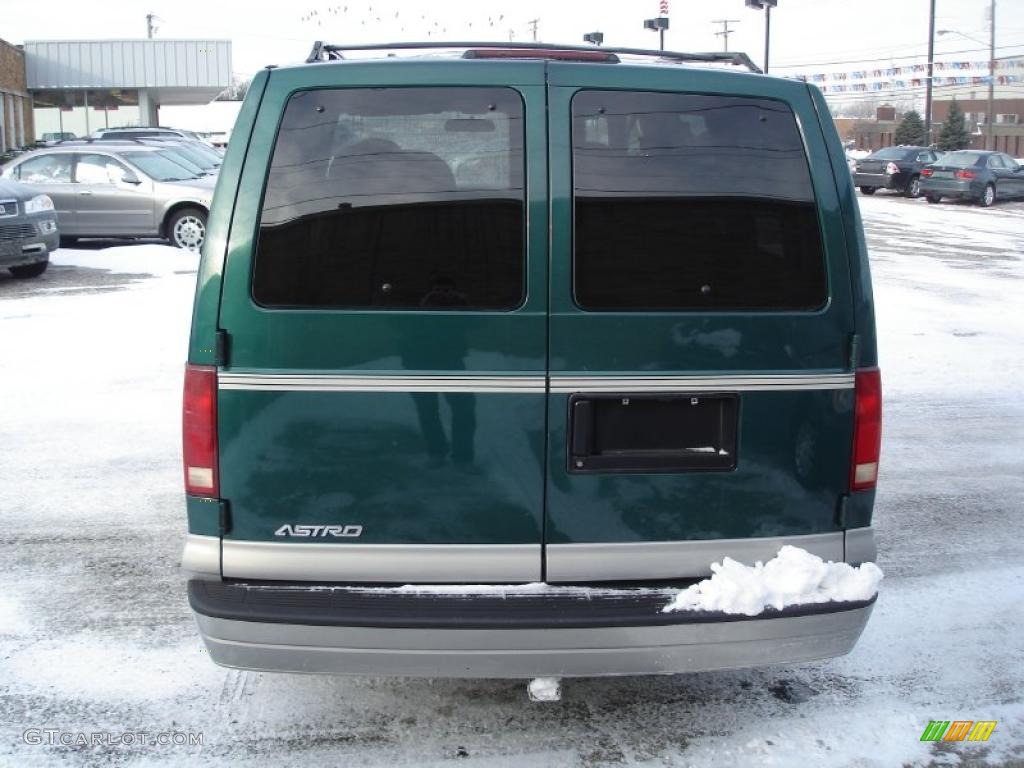 2000 Astro LS Passenger Van - Dark Forest Green Metallic / Medium Gray photo #11