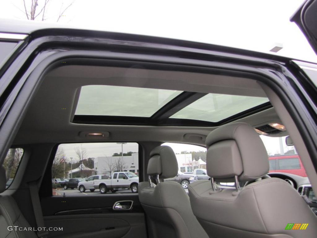 2011 Jeep Grand Cherokee Laredo X Package Sunroof Photo #41563507