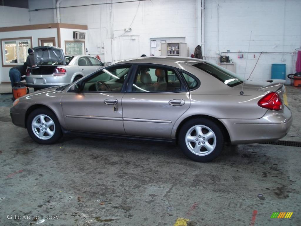 2003 Taurus SES - Arizona Beige Metallic / Medium Parchment photo #6