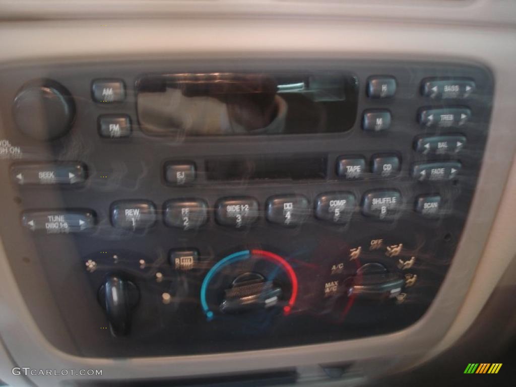 2003 Taurus SES - Arizona Beige Metallic / Medium Parchment photo #13