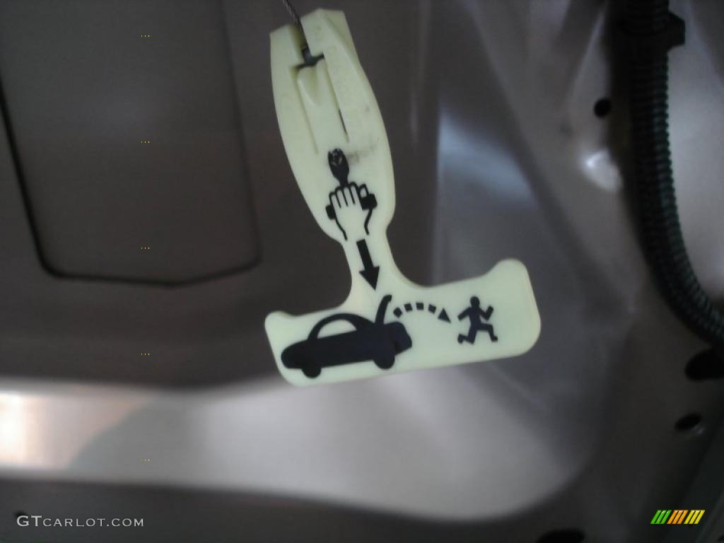 2003 Taurus SES - Arizona Beige Metallic / Medium Parchment photo #24