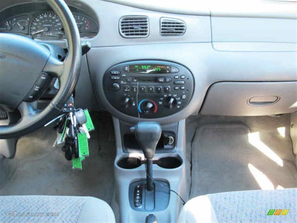 1999 Ford Escort SE Sedan Controls Photo #41566187