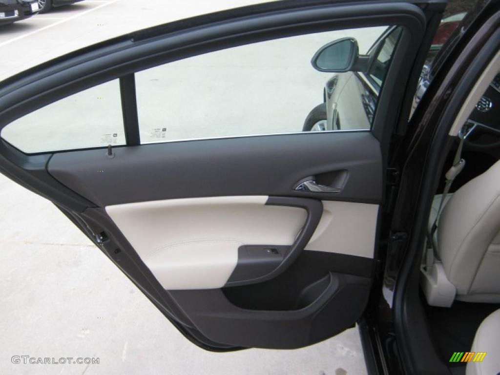 2011 Buick Regal CXL Cashmere Door Panel Photo #41567531