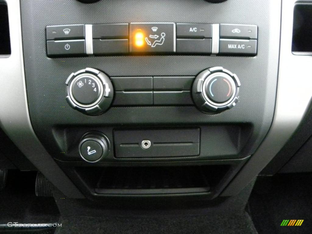 2011 Ford F150 XLT SuperCab 4x4 Controls Photo #41569015
