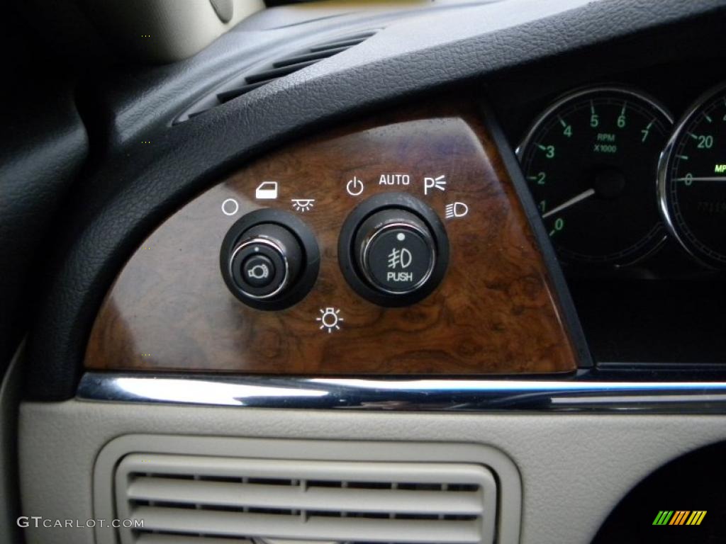2005 Buick LaCrosse CXS Controls Photo #41569571