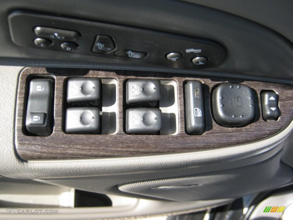 2004 Yukon Denali AWD - Silver Birch Metallic / Sandstone photo #19