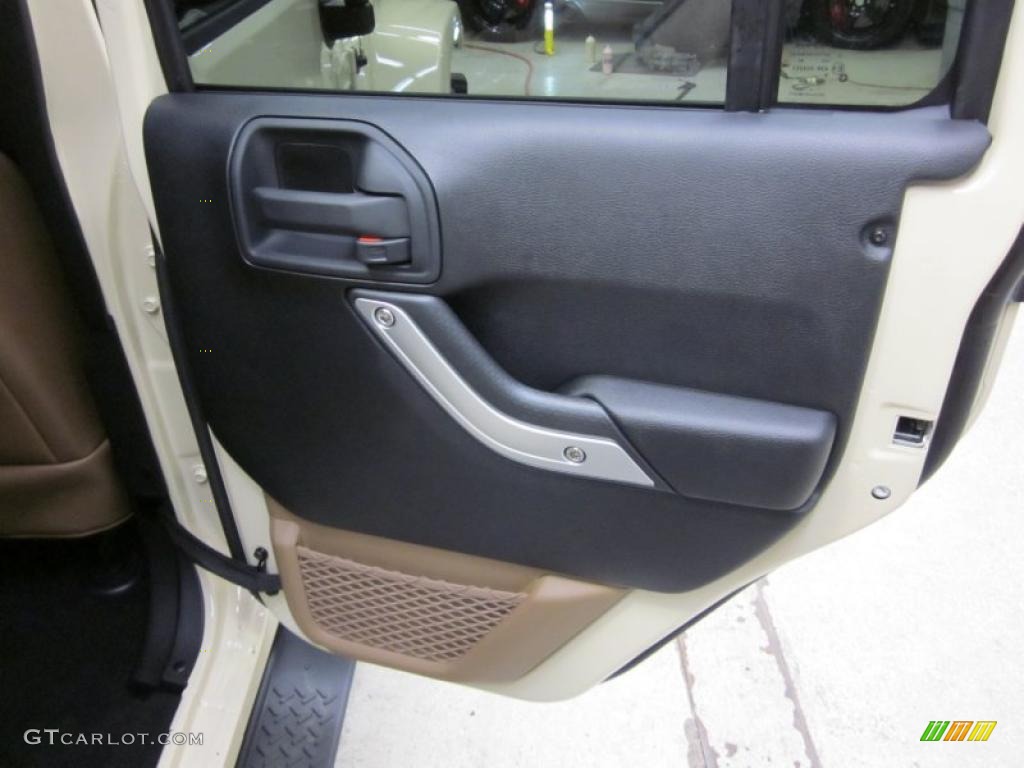 2011 Jeep Wrangler Unlimited Sahara 4x4 Black/Dark Saddle Door Panel Photo #41575435