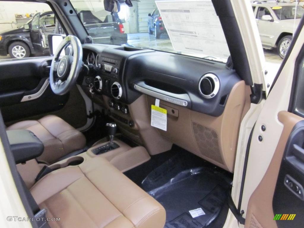 2011 Jeep Wrangler Unlimited Sahara 4x4 Black/Dark Saddle Dashboard Photo #41575455