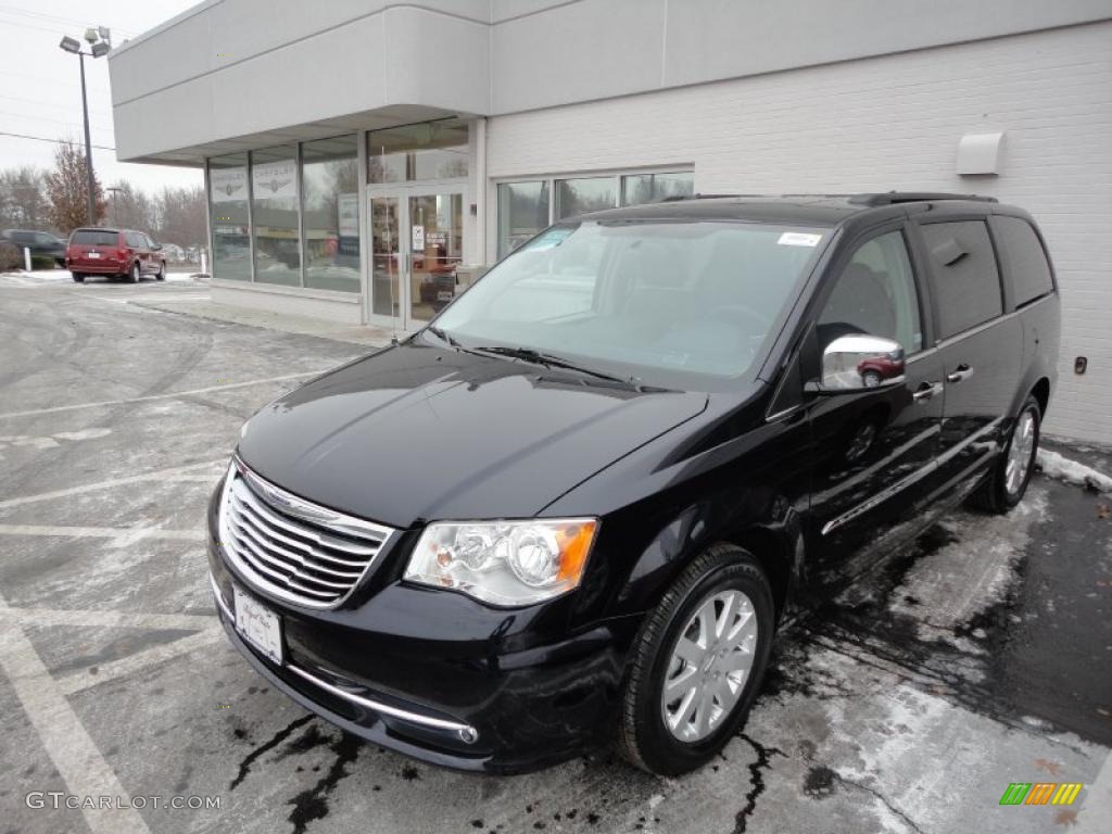 Blackberry Pearl 2011 Chrysler Town & Country Touring - L Exterior Photo #41581563