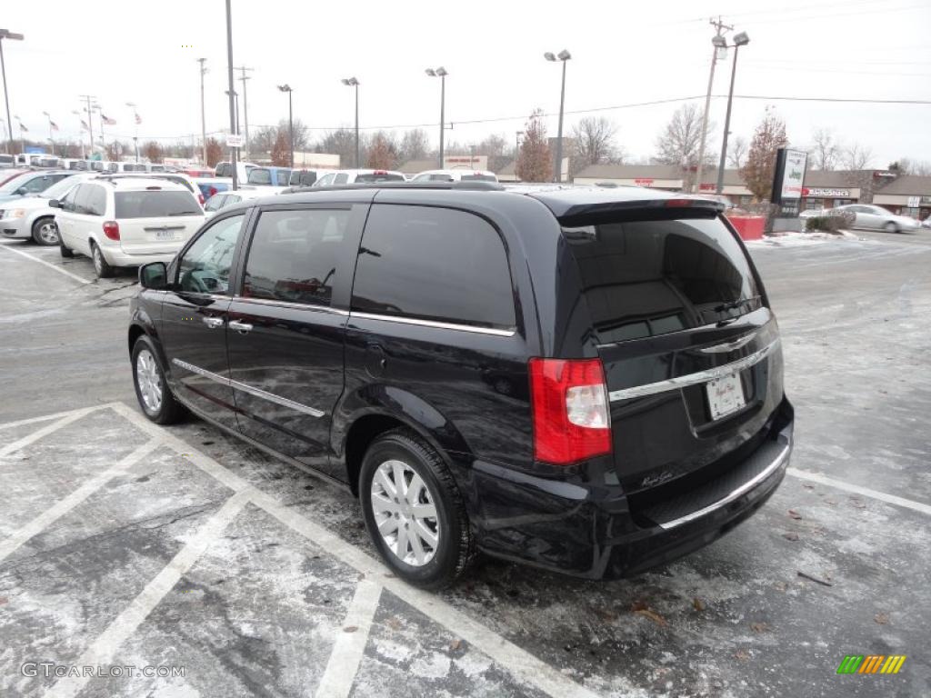 2011 Town & Country Touring - L - Blackberry Pearl / Black/Light Graystone photo #6