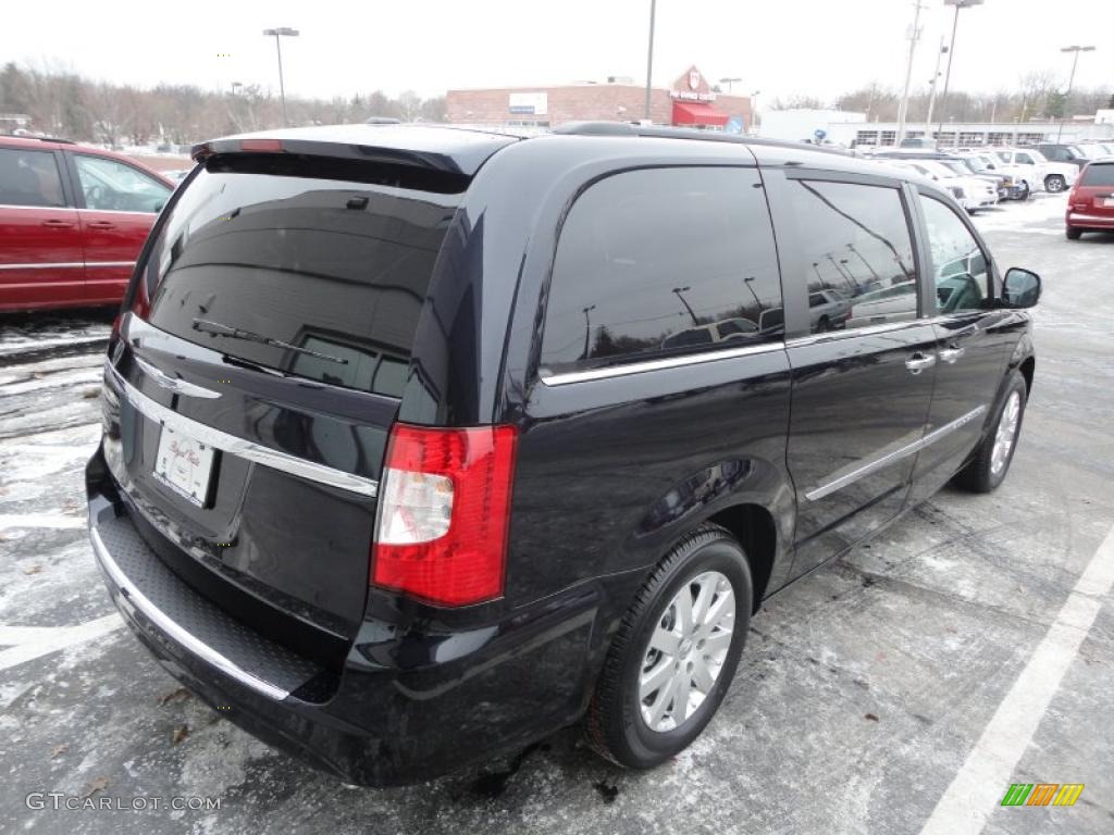 2011 Town & Country Touring - L - Blackberry Pearl / Black/Light Graystone photo #8