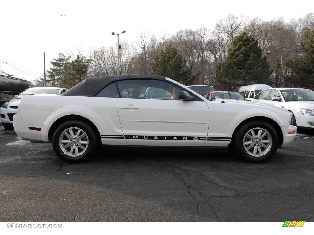 2007 Mustang V6 Premium Convertible - Performance White / Dark Charcoal photo #4