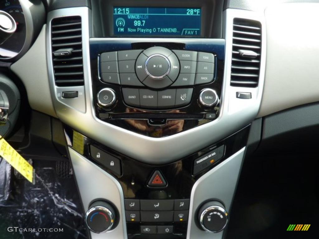 2011 Chevrolet Cruze LS Controls Photo #41585303