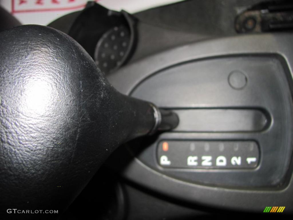 2006 Focus ZX4 SE Sedan - Liquid Grey Metallic / Dark Pebble/Light Pebble photo #18