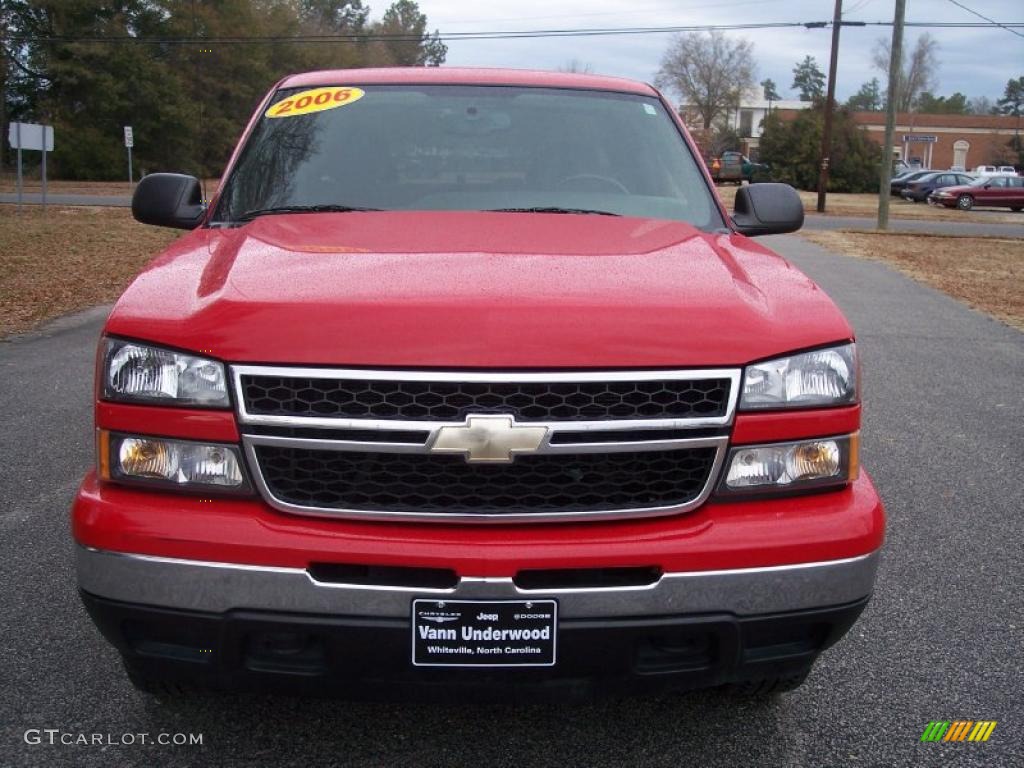 2006 Silverado 1500 LT Extended Cab 4x4 - Victory Red / Dark Charcoal photo #2