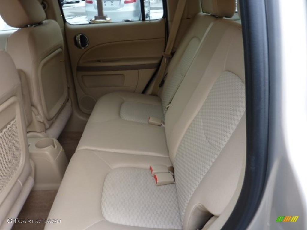 2009 HHR LS - Gold Mist Metallic / Cashmere photo #9