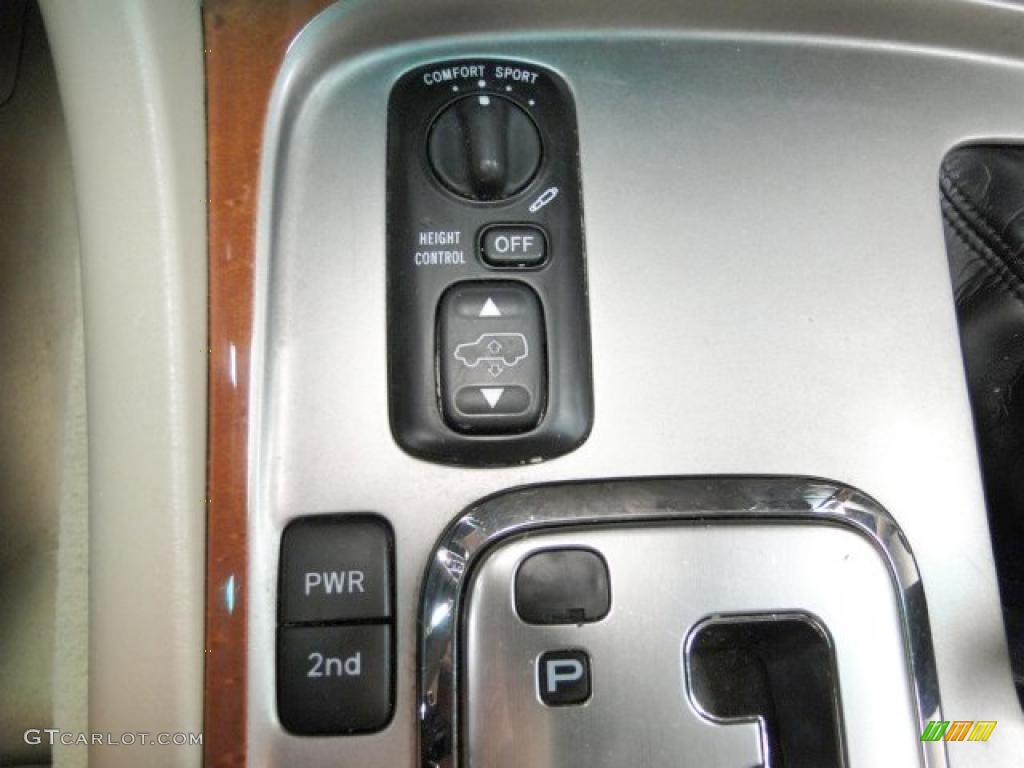 2005 Lexus LX 470 Controls Photo #41590394