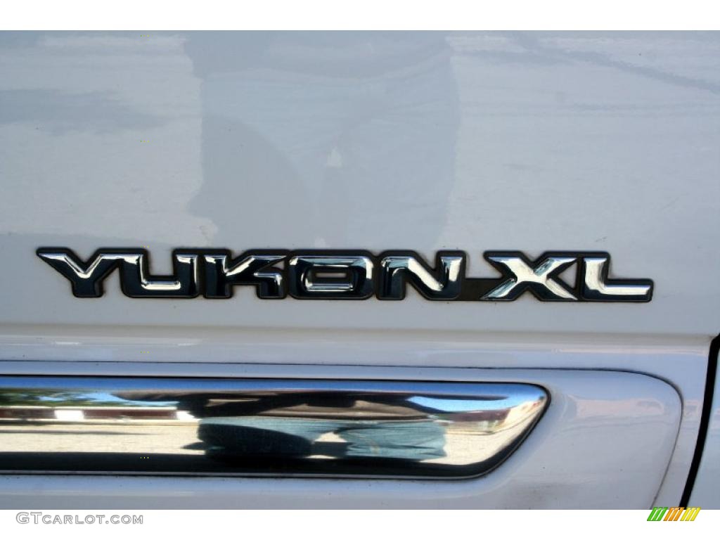 2001 GMC Yukon XL 2500 SLT 4x4 Marks and Logos Photo #41593099